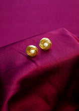 Load image into Gallery viewer, Lumina Knot Earrings
