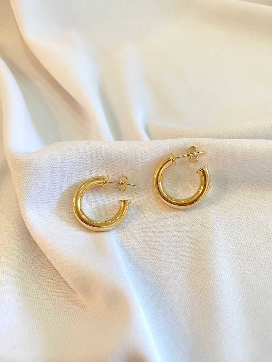 Mais vendidos! Brincos de argola folheados a ouro para o dia a dia